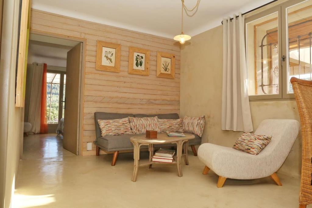 L'Oustaou Dorey سا سيرْ سور مير المظهر الخارجي الصورة
