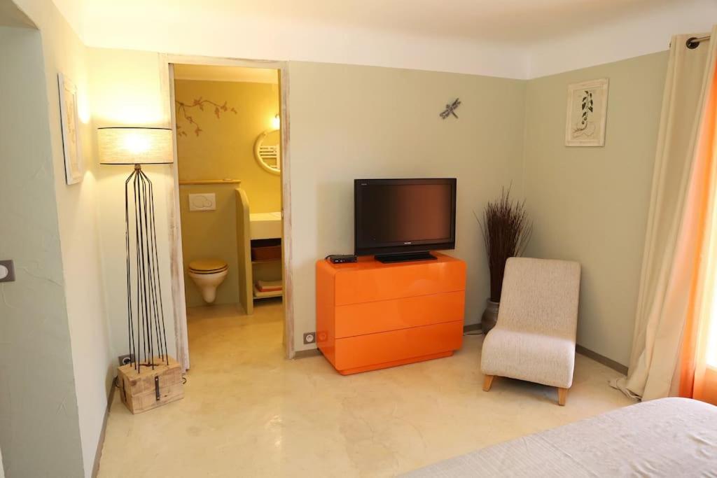 L'Oustaou Dorey سا سيرْ سور مير المظهر الخارجي الصورة